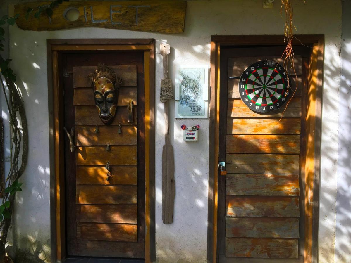Merdeka House Maluk Екстериор снимка