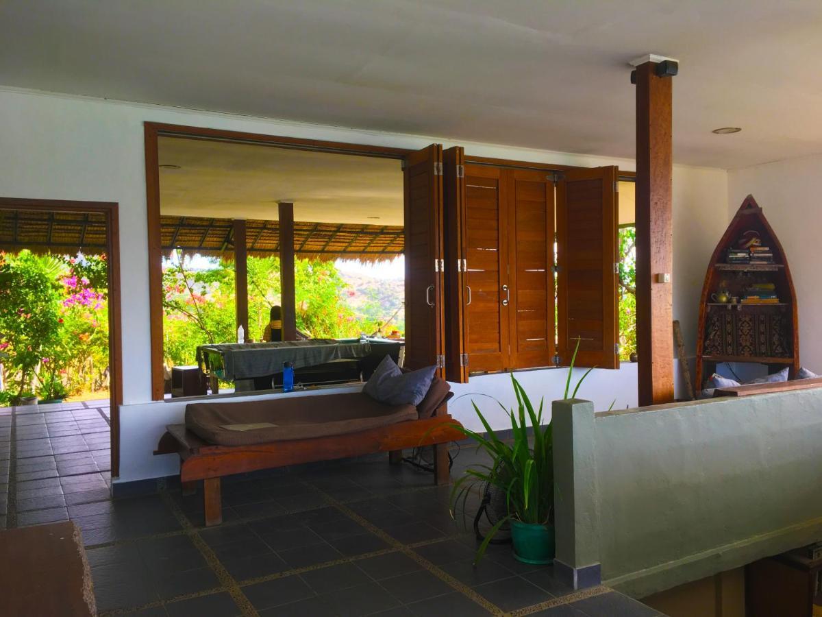 Merdeka House Maluk Екстериор снимка