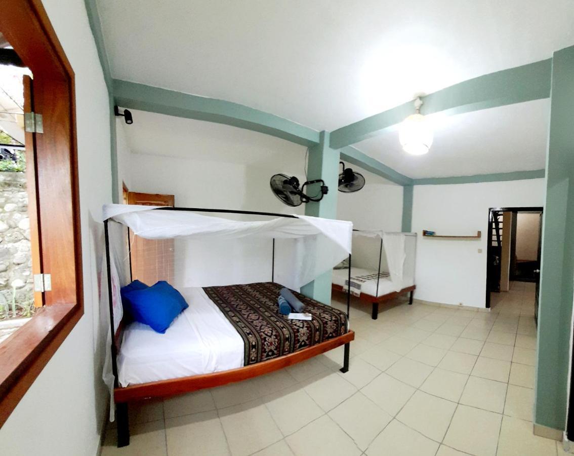 Merdeka House Maluk Екстериор снимка