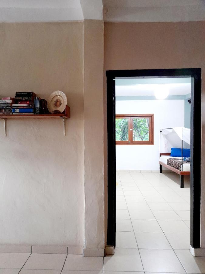 Merdeka House Maluk Екстериор снимка