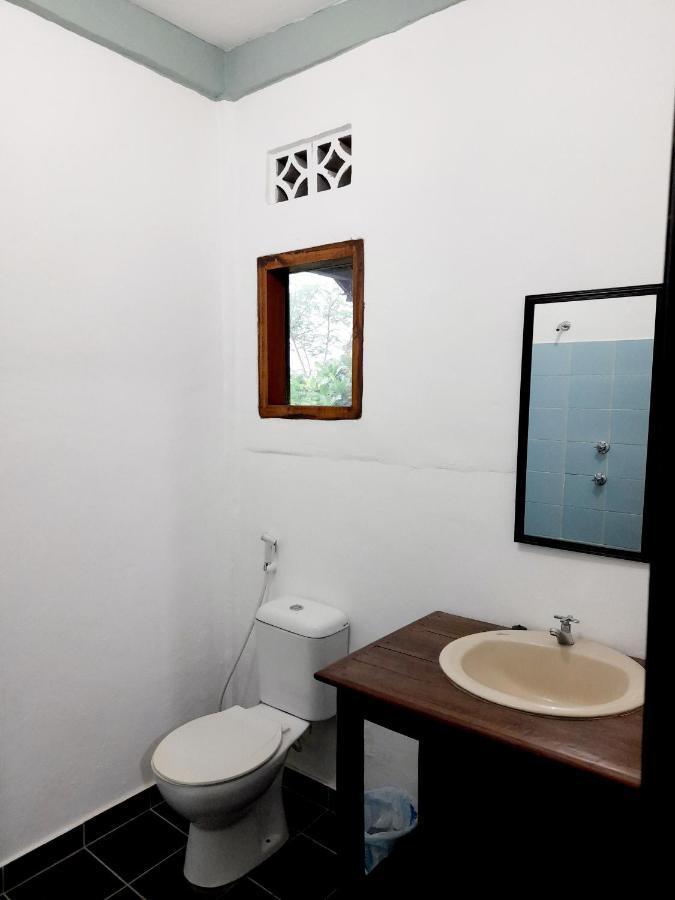 Merdeka House Maluk Екстериор снимка