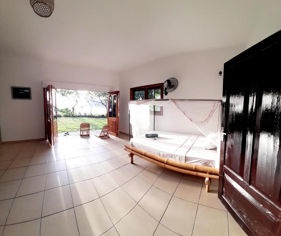 Merdeka House Maluk Екстериор снимка