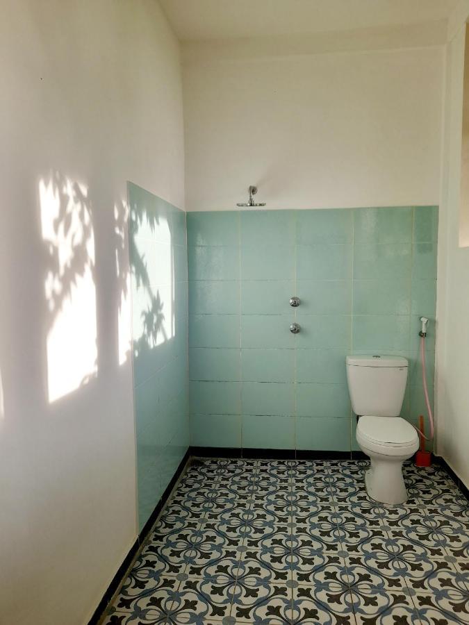 Merdeka House Maluk Екстериор снимка