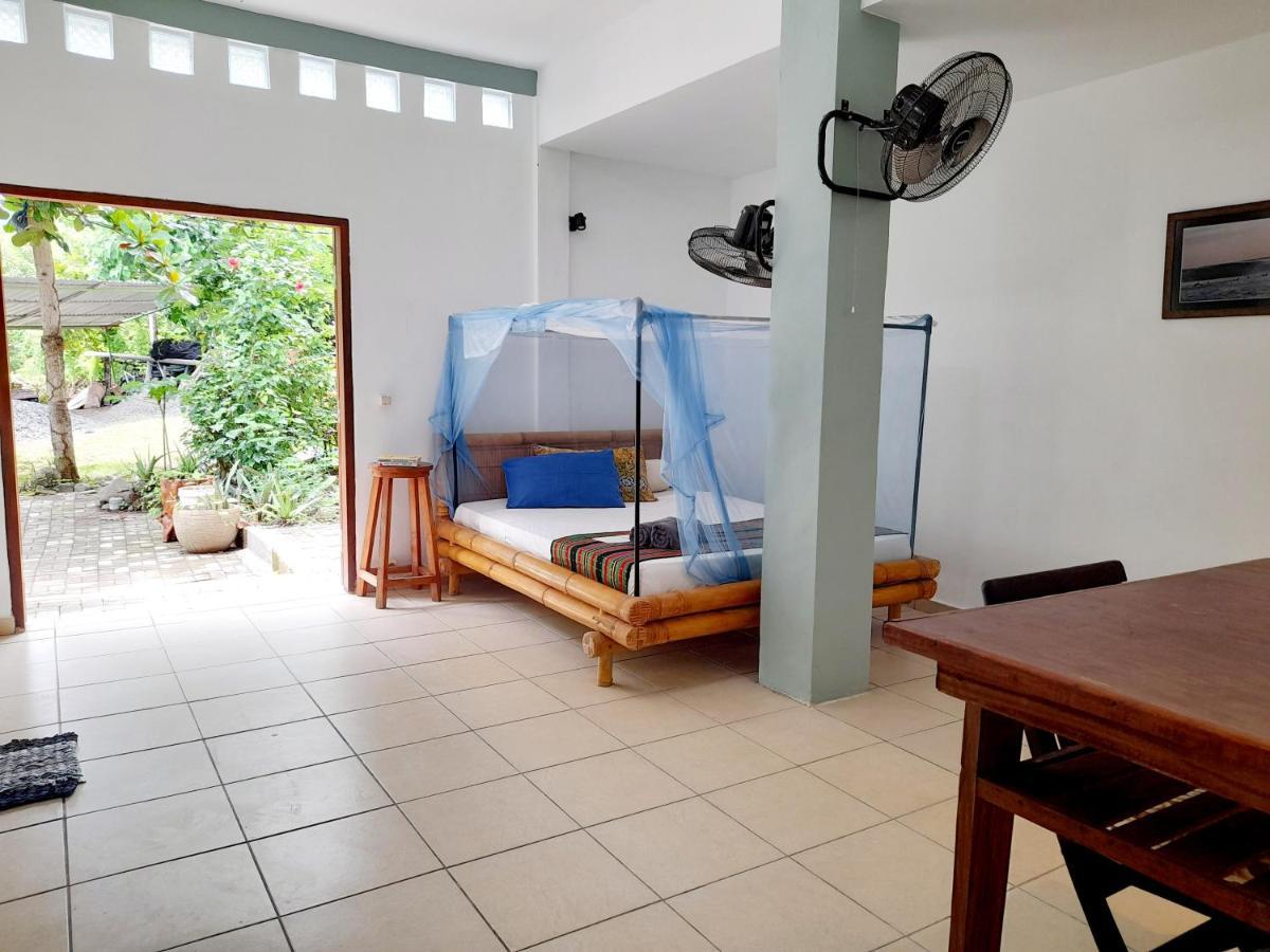 Merdeka House Maluk Екстериор снимка