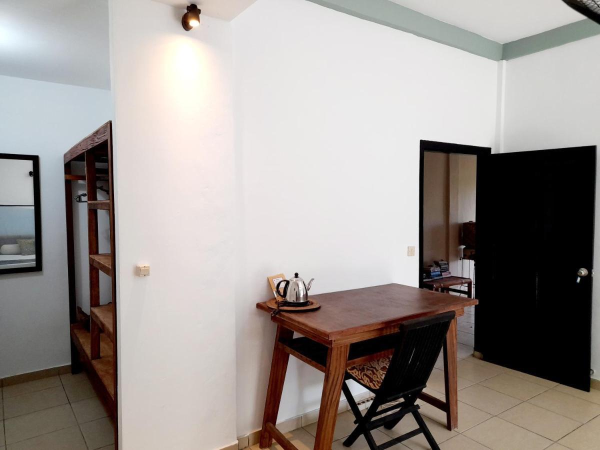 Merdeka House Maluk Екстериор снимка