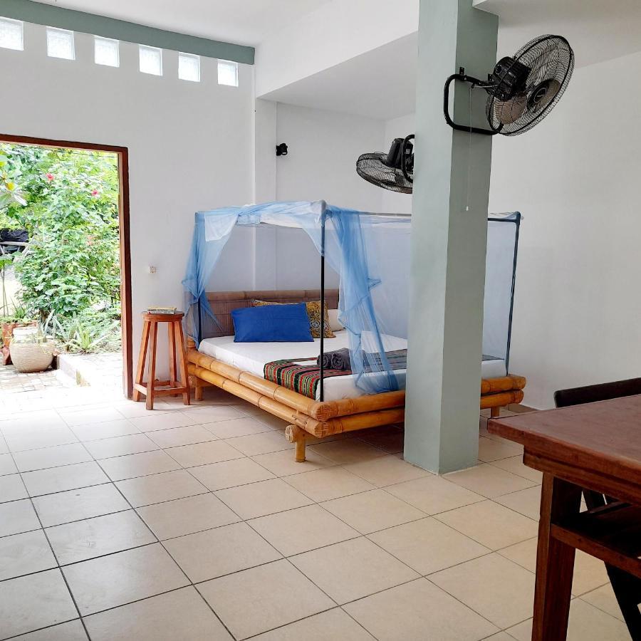 Merdeka House Maluk Екстериор снимка