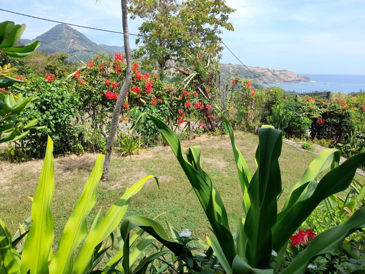 Merdeka House Maluk Екстериор снимка