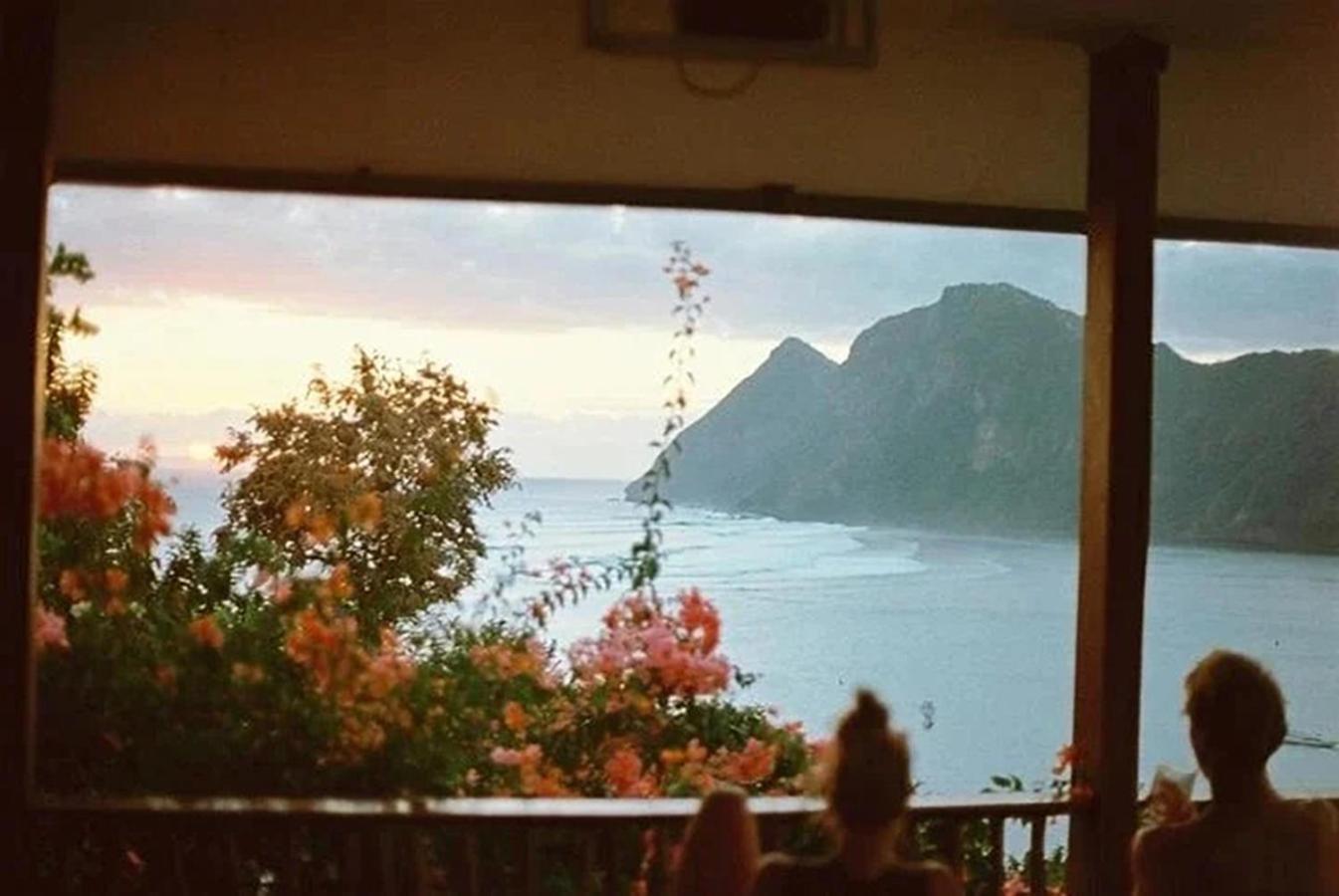 Merdeka House Maluk Екстериор снимка