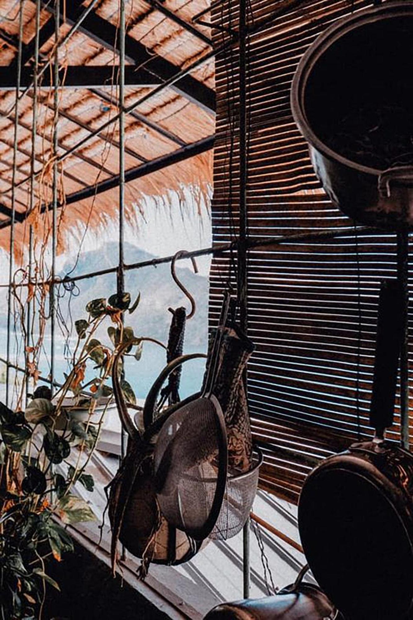 Merdeka House Maluk Екстериор снимка